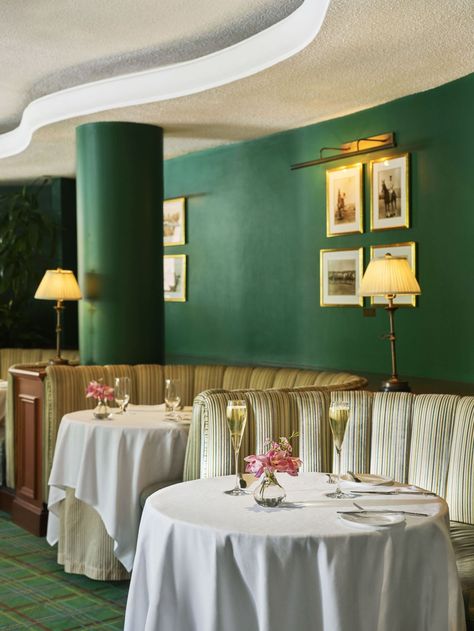 Visual Vamp, Polo Lounge, Dining Booth, The Beverly Hills Hotel, Glamour Home, Banana Leaf Wallpaper, Los Angeles Hotels, Beverly Hills Hotel, Century City