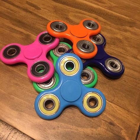 For all our customers and clients with kids (or just the Ines who are big kids themselves) we will have fidget spinners in the shop for sale from Tuesday.. we will be donating a percentage of the sales to charity... loads of colours to choose from! Y2k Toys Aesthetic, Fidget Spinner Aesthetic, 2016 Nostalgia, 2020 Nostalgia, Tattoos For Baby Boy, Figit Spinner, Figet Spinners, Fidgets Toys, Rainbow Loom Bracelets Easy