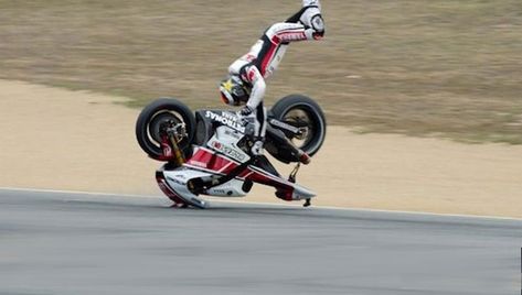 25 Incredible Photos You May Not Have Seen Before - Gallery Flying Motorcycle, Motorcycle Funny, Fail Pictures, Epic Fail Pictures, Youre Doing It Wrong, Epic Fail, Perfectly Timed Photos, Motor Bike, Epic Fails Funny