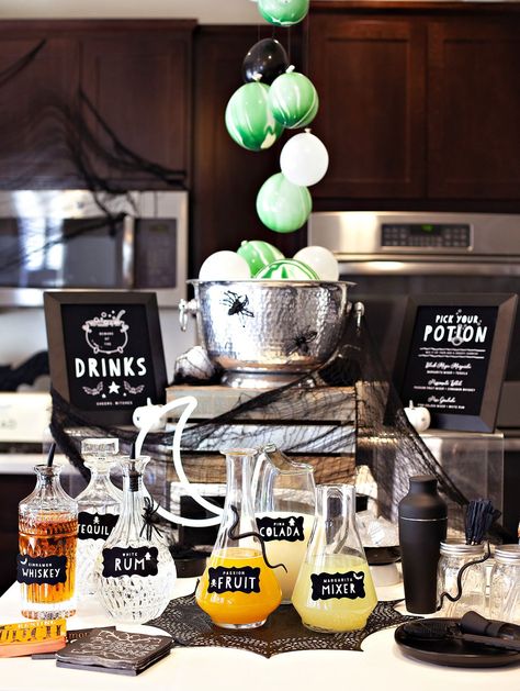 Halloween Drink Station, Halloween Bridal Showers, Witches Halloween Party, Halloween Gender Reveal, Hocus Pocus Party, Halloween Drink, Grown Up Parties, Halloween Baby Shower Theme, Witch Party