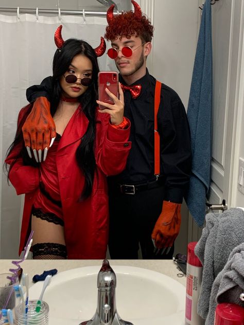 Devils Couple Costume, Vintage Aesthetic Instagram, Couple Halloween Costumes 2023, Mr Ghostface, Angel And Devil Costume, Easy Couple Halloween Costumes, Easy Couples Costumes, Halloween Costumes Ideas, Couples Halloween Costume