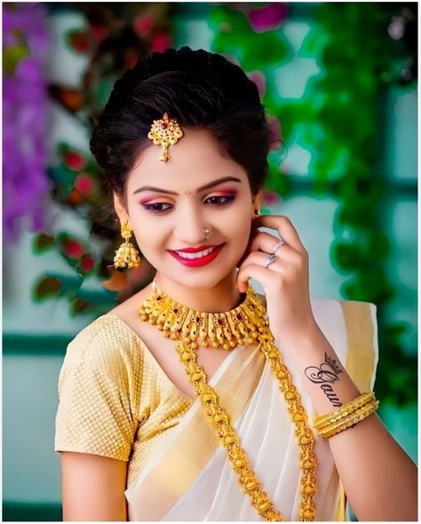 Simple Girl Outfits, Indian Bride Photography Poses, Bride Photography Poses, Girl Crush Fashion, Couples Poses For Pictures, Hd Images, Background Images, Gold Jewelry, Saree