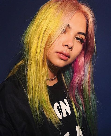 Tão preciosa Haley Kiyoko, Hailey Kiyoko, Gay Jesus, Hayley Kiyoko, Coloured Hair, Famous Women, Girl Crushes, Woman Crush, Singers