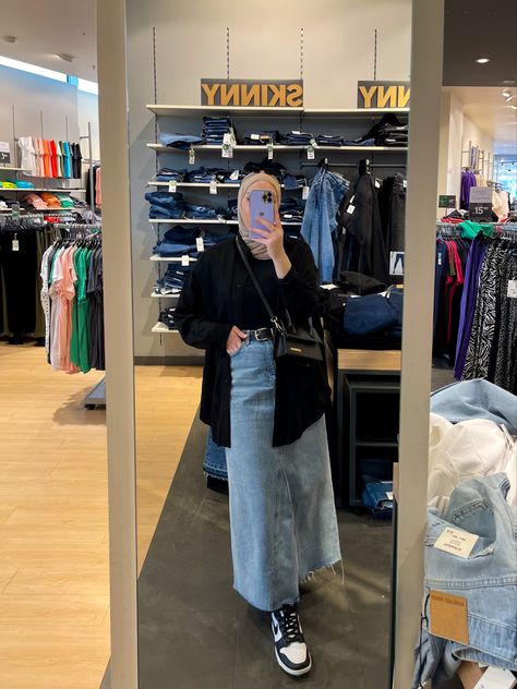 Outfit Rok Jeans Hijab, Rok Jeans Hijab Ootd, Modest Denim Skirt Outfit, Jeans Skirt Outfit Hijab, Ootd Rok Jeans Hijab, Jean Skirt Outfits Summer, Long Denim Skirt Outfits, Skirt Outfits For Women, Jeans Hijab