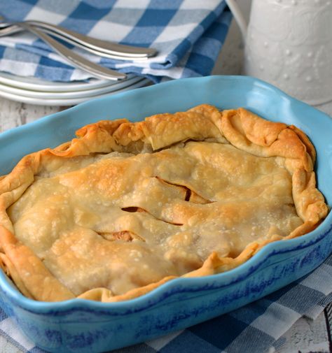 This scaled down apple pie only uses two apples and is just right for serving 4 people! Desserts For 4 People, Dessert For 4 People, Apple Pie For Two, Small Apple Pies, Gluten Free Pies, Batch Recipes, Recipe For 1, Small Batch Baking, Cooking App