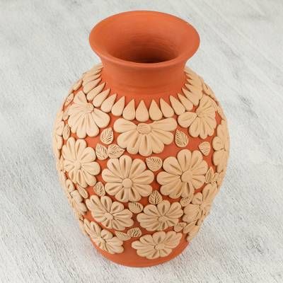 Mexican Vases Pottery, Clay Art On Pot, Vase Clay Design, Mexican Barro Decor, Lipon Work, Mexican Vases, Oaxacan Pottery, Mexican Pottery Decor, Mexican Vase