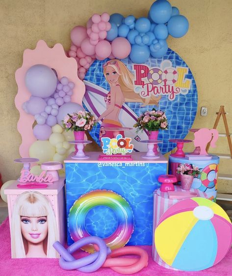 Barbie Pool, Barbie Pool Party, Barbie Bebe, Barbie Malibu, Disney Frames, Barbie Theme Party, Barbie Theme, Barbie Party, Cardboard Crafts