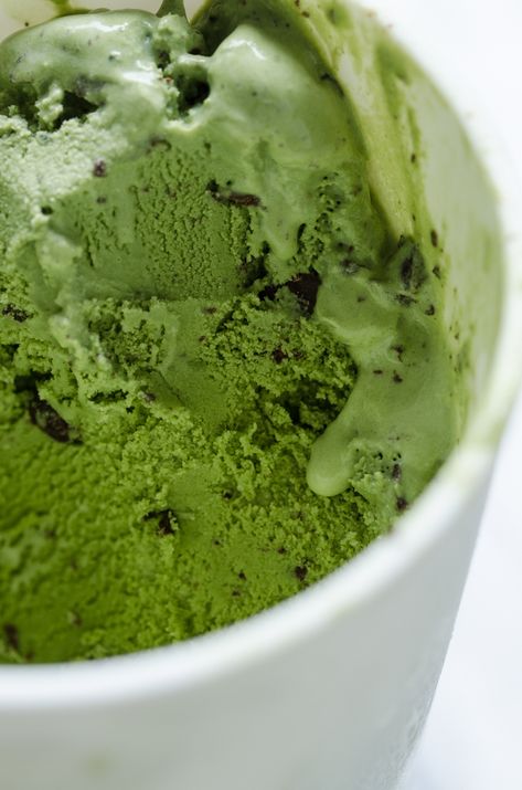 Green Inspo, Matcha Ice Cream, Matcha Chocolate, Hijau Mint, Chocolate Chunk, Ice Cream Recipe, Cute Desserts, Matcha Green Tea, Homemade Ice Cream