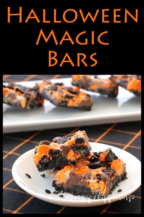 Halloween Desserts Kids, Easy Halloween Cookies Recipes, Halloween Dessert Table, Halloween Cookie Recipes, Table Halloween, Halloween Cookies Decorated, Magic Bars, Milk Candy, Halloween Dessert