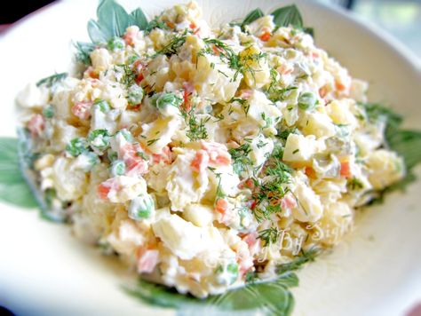 Persian Salad, Russian Salad Recipe, Russian Potato Salad, Olivier Salad, Italian Snacks, Russian Salad, Resep Salad, Persian Cuisine, Carrots And Potatoes