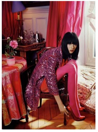 Vibrant color. Pink Tights, Mode Editorials, Colored Tights, Mode Vintage, Photography Inspo, Editorial Photography, Fashion Photo, Karl Lagerfeld, Editorial Fashion