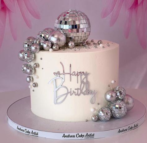 Mirror Ball Birthday Cake, Cakes With Disco Balls, Boho Disco Cake, Disco Bday Cake, Sparkly Cake Birthday, Sweet 16 Birthday Cakes Simple, Disco Ball Cake Ideas, Disco Party Cake Ideas, Disco Birthday Decor