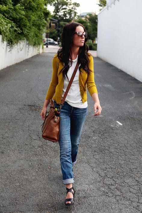 Love this outfit ! Simple and cute Leila Yavari, Mustard Cardigan, Looks Jeans, Rolled Up Jeans, Yellow Cardigan, Classic Cardigan, Mode Chic, Looks Chic, Yellow Fashion