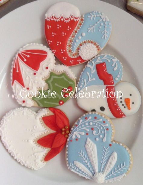 Christmas Heart Cookies, Heart Christmas Cookies, Heart Cookie Decorating Ideas, Heart Sugar Cookies Decorated, Holiday Cookies Decorated, Celebration Food, Christmas Sugar Cookies Decorated, Winter Cookies, Cookie Decorations