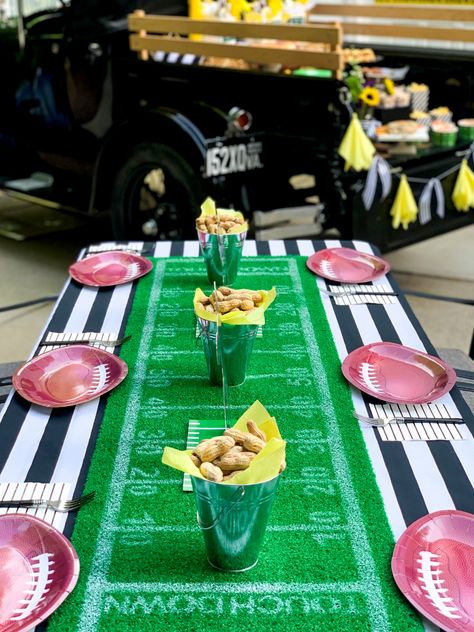 Football And Cheer Birthday Party, Tailgate Table Decorations, Football Table Decor, Football Party Table Decorations, Tailgate Decorating Ideas, Football Centerpieces Diy, Tailgate Theme Party, Tailgating Decorations, Football Centerpiece Ideas