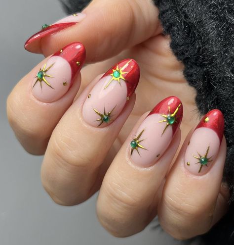 Biab Nail Design Christmas, Acrylic Nails Square Round, Unique Holiday Nails, Red French Tip With Gold, French Tip With Gold Stars, Vintage Christmas Nails, Nails Square Round, French Tip With Gold, Acrylic Nails Square