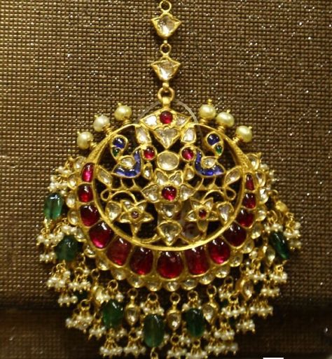 Tika Jewelry, Vintage Indian Jewelry, Tikka Jewelry, Rajputi Jewellery, Kundan Jewellery Bridal, Indian Jewelry Earrings, Bridal Jewellery Design, Asian Jewelry, Antique Jewelry Indian