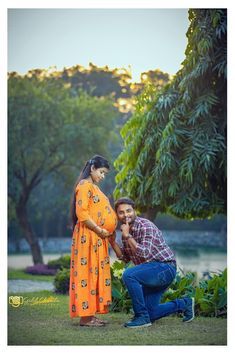 Metarnity Photoshoot Indian In Saree, Valagapu Photoshoot, Baby Shower Photoshoot Indian, Metarnity Photoshoot Indian At Home, Baby Shower Poses Indian, Metarnity Photoshoot Indian, Indian Baby Shower Photoshoot Ideas, Baby Shower Photography Poses Indian, Pragnent Photography Ideas