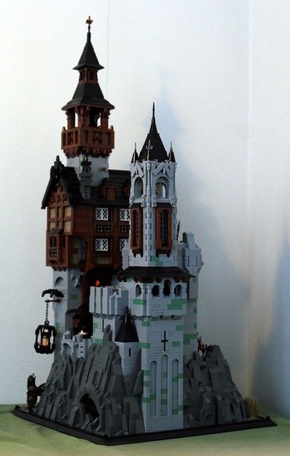 Lego Haunted House, Lego Medieval, Lego Halloween, Lego Sculptures, Lego Display, Lego Modular, Amazing Lego Creations, Lego Castle, Lego Room