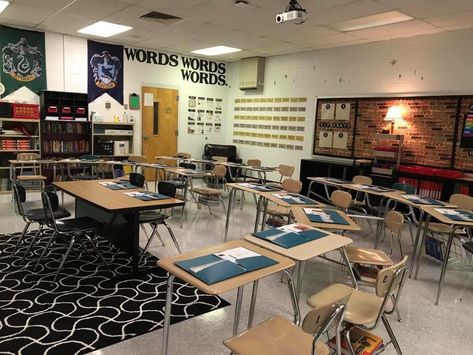 Desk Arrangements High School, High School Seating Arrangements Desks, High School Desk Arrangement, Middle School Desk Arrangements, Classroom Desk Arrangement High School, Classroom Desk Arrangement, Student Desk Organization, School Desk Arrangements, Desk Arrangement