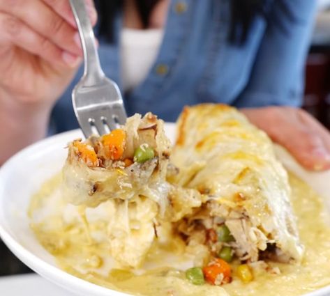 Easy To Make Baked Burritos In Creamy White Sauce Seafood Burrito With White Sauce, Mexican White Sauce, Wet Burrito Recipes, Baked Burritos, Chicken White Sauce, White Sauce Recipe, Chicken Chimichanga, Burrito Recipe Chicken, Creamy White Sauce