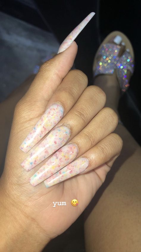 Fruity Pebbles, Nails