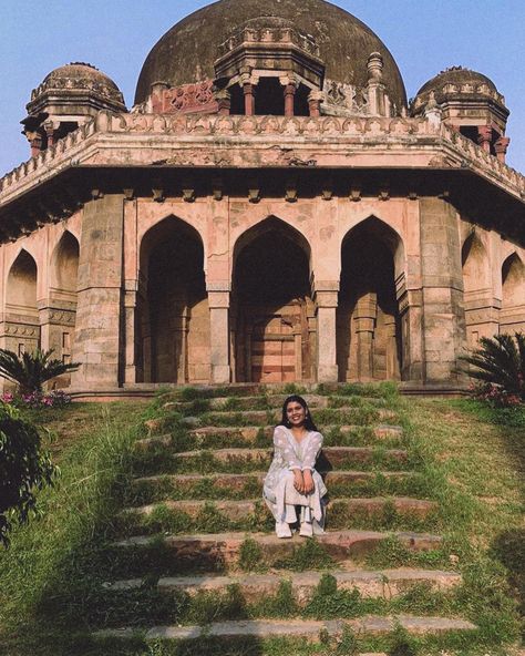 lodhi garden, delhi Lodhi Garden Aesthetic, Delhi Monuments, Delhi Aesthetic, Lodhi Garden, India Itinerary, Aesthetic Places, Anarkali Dress Pattern, Garden Drawing, Desi Aesthetic