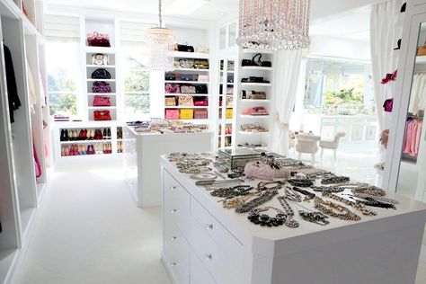 Tour Lisa Vanderpump's Villa Rosa | The Real Housewives of Beverly Hills Photos Lisa Vanderpump Closet, Lisa Vanderpump House, Luxury Wardrobes, Closet Luxury, Closet Island, Celebrity Closets, Dressing Room Closet, Amazing Closets, Beverly Hills Houses