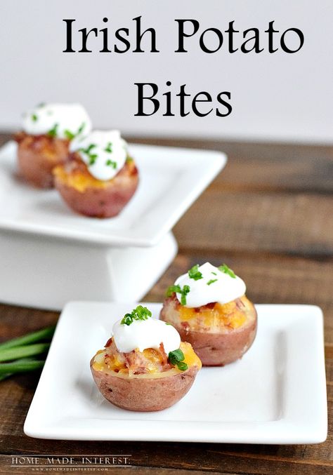 Irish Potato Bites are little twice baked potatoes filled with cheese and corned beef. Great for celebrating St. Patrick’s Day! Irish Potato Bites, Irish Potato, Irish Potatoes, Detox Kur, Dish Ideas, St Patricks Day Food, Potato Bites, Holiday Side, Saint Patties