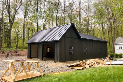 Metal Pole Barn Design Gallery 12 Pole Barn Homes Interior, Metal Pole Barns, Pole Barn Designs, Pole Barn Garage, Barn Plan, Barn Apartment, Green Barn, Barn House Design, Small Barn