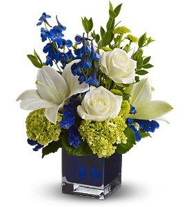 . Blue Flower Arrangements, Blue Centerpieces, Gubahan Bunga, Blue Wedding Bouquet, Square Vase, Vase Arrangements, Trendy Flowers, Blue Vase, Anniversary Party