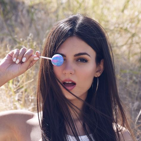 Victoria Justice Candy Eyes, Brunette Actresses, Eye Of Horus, Victoria Justice, Wedding Art, See The World, Lollipop, Celebrities Female, Cotton Candy