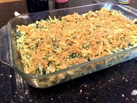 Spinach Kugel Recipe, Jewish Kugel, Jewish Foods, Cheesy Spinach, Jewish Food, Popular Food, Yom Kippur, Dinner Dessert, Seasoned Bread Crumbs