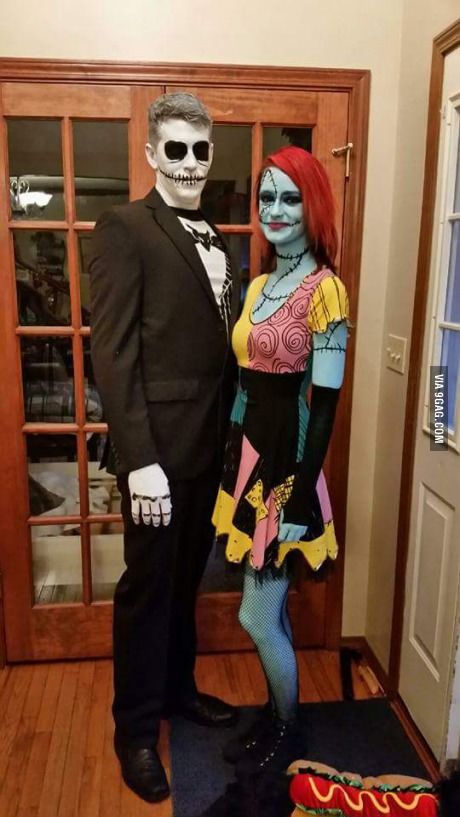 Jack and Sally                                                                                                                                                     Más Sally Costume, Costumes For Couples, Best Halloween Costumes, Holloween Costume, Cute Couple Halloween Costumes, Halloween Costume Outfits, Halloween Costumes Makeup, Halloween Costumes For Couples, Fantasias Halloween