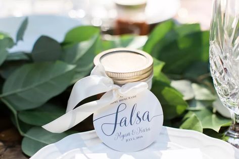 16 Personalized Wedding Favors Your Guests (And You!) Will Totally Love Homemade Favors, Personalized Wedding Koozies, Wedding Swag, Favour Ideas, Floral Wedding Favors, Creative Wedding Favors, Seed Wedding Favors, Elegant Wedding Favors, Wedding Party Table