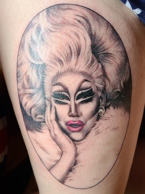 A portrait tattoo of drag queen Trixie Mattel. Trixie Mattel Tattoo, Drag Queen Tattoo, North Conway Nh, Tattoo Over Scar, Queen Tattoo, Fire Tattoo, Name Tattoo, Grey Tattoo, Name Tattoos