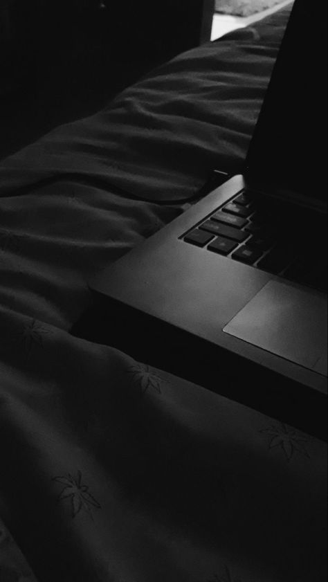 Netflix And Chill Tumblr, Bed Dark, Easy Coffee Recipes, Study Pictures, Books Aesthetic, Dark Wallpaper Iphone, Mood Instagram, Cool Instagram Pictures, Aesthetic Photography Nature