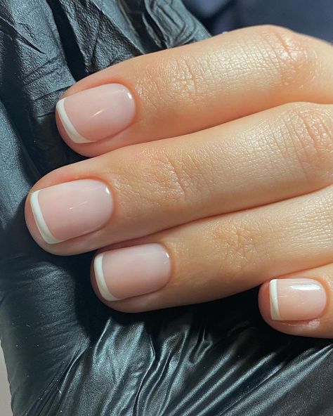 French Manicure Short Nails, Short Nail Trends, Nail Valentine, Trendy Short Nails, Acrylics Nails, Natural Nails Manicure, Valentines Nail, Short Nail Manicure, 2022 Nails