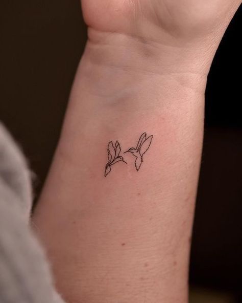 #InkedArt #TattooInspiration #BodyArt #TattooDesigns #TattooIdeas #InkAddict Matching Tattoos With Mom, Tattoos Mom, Patchwork Tattoos, 2024 Tattoo, Small Girly Tattoos, Petite Tattoos, Hummingbird Tattoo, Small Hand Tattoos, Discreet Tattoos