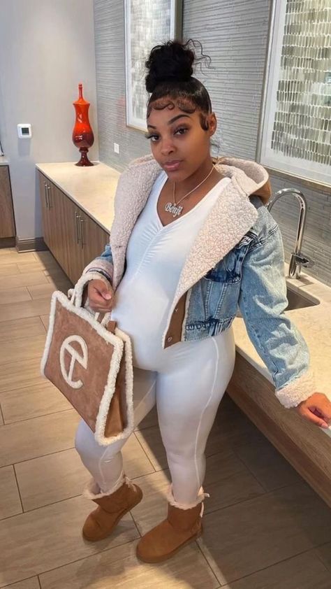 Black Maternity Pictures, Baddie Pregnancy Outfits, Pregnant Baddie, Baddie Outfits Winter, Cute Pregnancy Photos, Pretty Pregnant, Mommy Outfits, Cute Black Babies, Cute Maternity Outfits