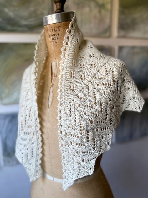 Little Iris Shawl - Crochet Pattern Knitted Shawl Patterns, Knitting Shawl, Lace Shawl Pattern, Intermediate Knitting Patterns, Advanced Knitting, Knitted Shawl, Lace Knitting Patterns, Knit Shawl, Shawl Knitting Patterns