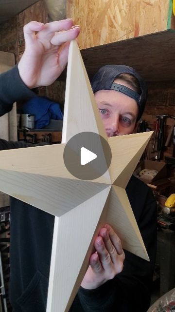 Wooden Stars Diy How To Make, 1x3 Wood Projects, Wood Stars Diy How To Make, Miter Saw Projects, Easy Woodworking Projects Diy, Wooden Christmas Crafts, Saw Tool, Wood Stars, Star Diy