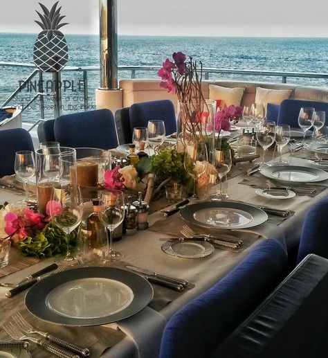 [ n @ t u r € ] fleurs, morceaux de bois, bougies et herbes = orchids + vases + wood sticks + candles... Jolie couché de soleil #decor #decoration #tabledecor #tabledecoration #dinner #boats #megayachts #missingit #summer #pastels #yachting #ringring #missingit #yacht #yachtinglife #goodevening #stewardess #silverservice #superyacht #luxury #tablesetting #kilorecruitment #candles #orchids #vases #stewardess #yachtstewardess #yachties #yachtieworld Yacht Table Decorations, Superyacht Table Settings, Yacht Dinner Party, Yacht Table Decor, Yacht Decorating Ideas Party, Golden Stew, Yacht Table Settings, Superyacht Stewardess, Yacht Party Decorations