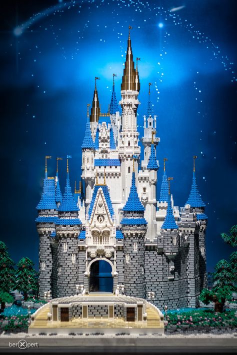 Cinderella Castle Lego Fairy, Disney Lego Sets, Lego Disney Castle, Disney Castles, Lego Elves, Brick By Brick, Lego Land, Disneyland Castle, Museum Of Science