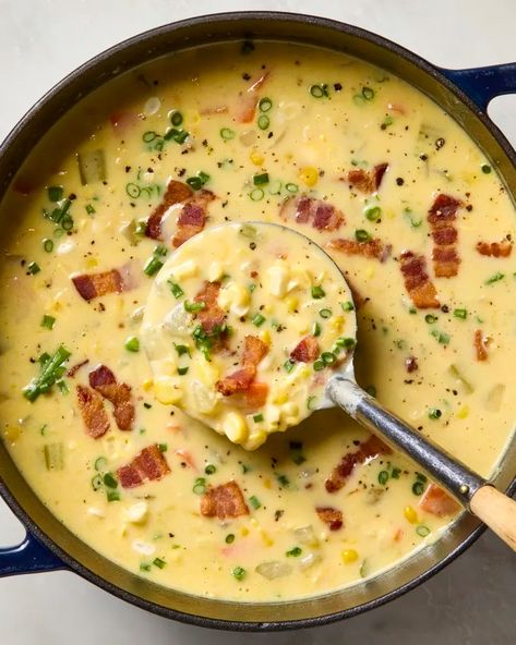 Summer Dutch Oven Recipes, Best Corn Chowder Recipe, Fresh Corn Recipes, Summer Soup Recipes, Corn Chowder Soup, Bacon Corn Chowder, Potato Corn Chowder, Food Reference, Chicken Corn Chowder