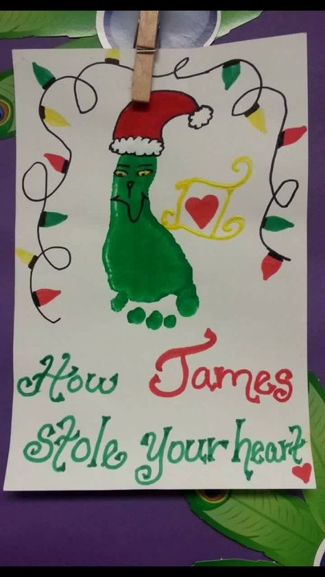 Footprint grinch Christmas Feet Paint Crafts, The Grinch Handprint Craft, Grinch Footprint Craft, Grinch Art For Toddlers, Grinch Activities For Toddlers, Grinch Footprint Art, Grinch Footprint, Grinch Crafts For Toddlers, Kids Handprint Art Christmas