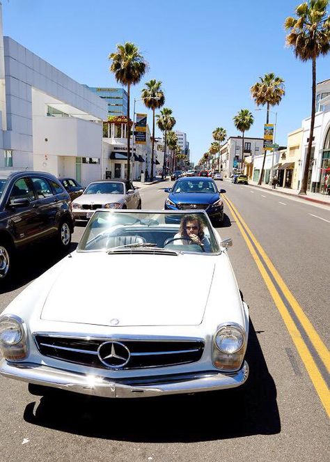 Harry in LA Harry Styles Driving, New York Woman, Topanga Canyon, Harry Styles Aesthetic, I Adore You, Harry Edward Styles, Edward Styles, Niall Horan, Dream Car