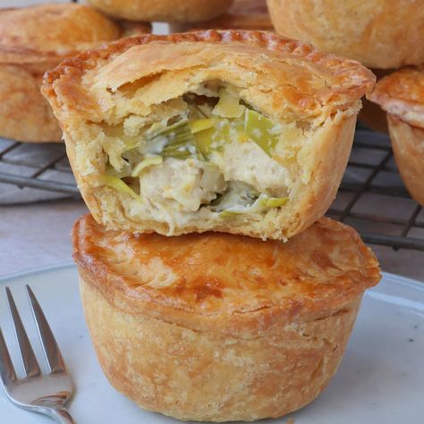 Mini Pies Easy, Vegetarian Pie, Leek Pie, Pie And Mash, Gluten Free Brands, Vegan Pastries, Creamed Leeks, Gluten Free Pastry, Vegetarian Chicken