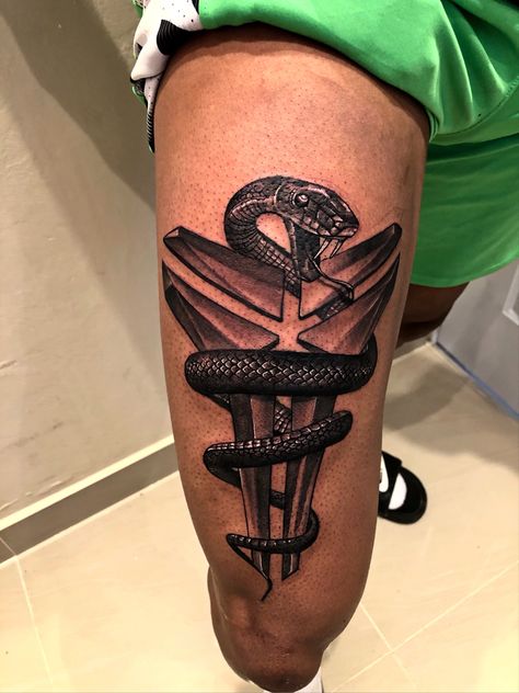 Basketball Forearm Tattoos, Mamba Mentality Tattoo, Mentality Tattoo, Tattoo Para, Jordan Tattoo, Basketball Tattoos, Barber Tattoo, Mamba Mentality, Crown Tattoo Design