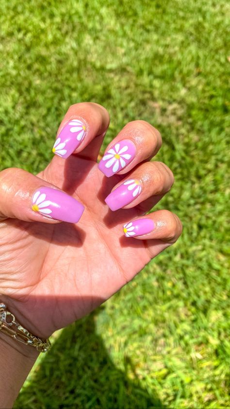 Flower nail design Big Flower Nail Art, Big Flower Nails, Bright Flower Nails, Hawaiin Flowers, Flower Nail Design, Neon Flowers, Flower Nail Designs, Flower Nail, Flower Nail Art